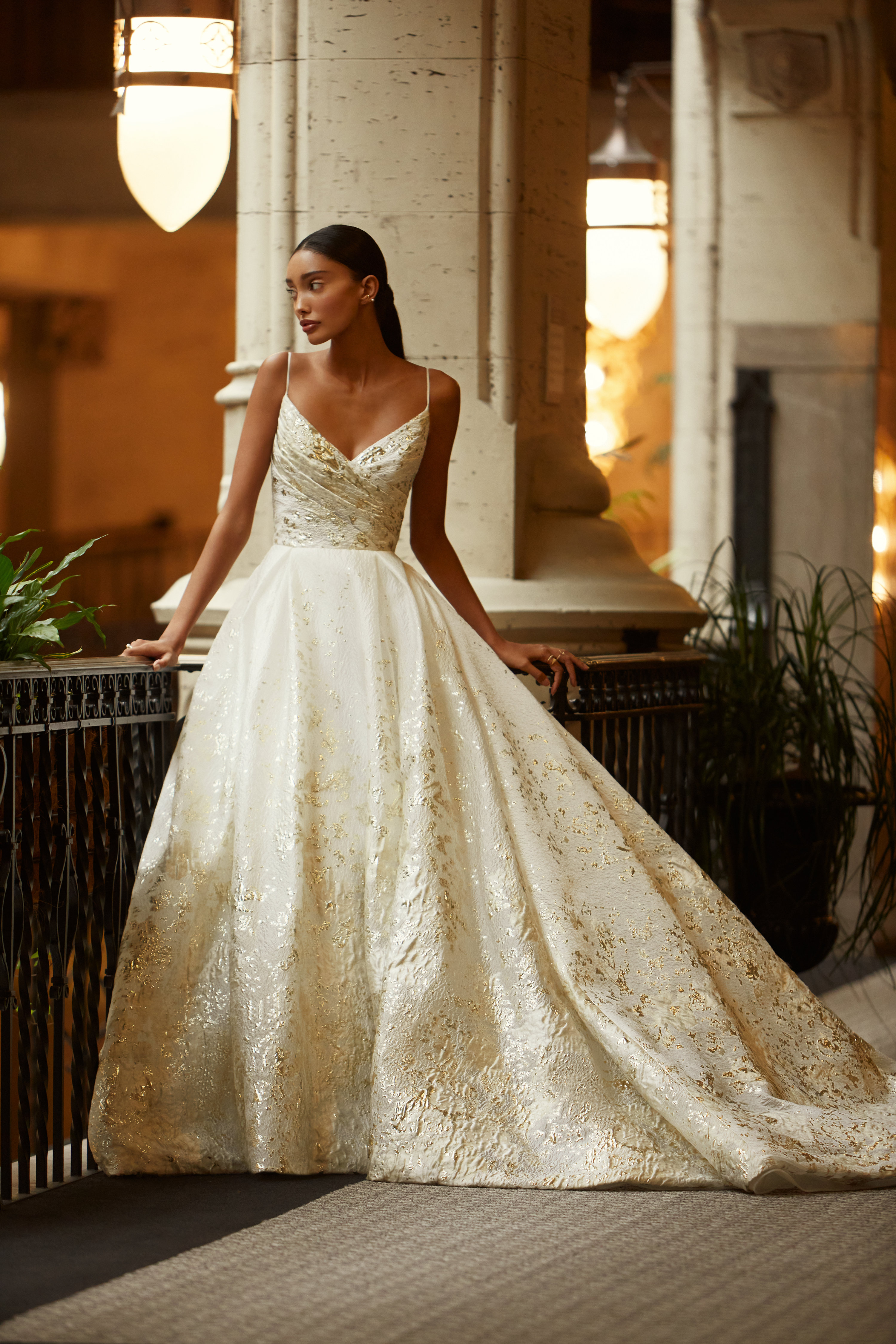 Strapless Sweetheart Neckline Embroidered Tulle Ball Gown Wedding Dress |  Kleinfeld Bridal